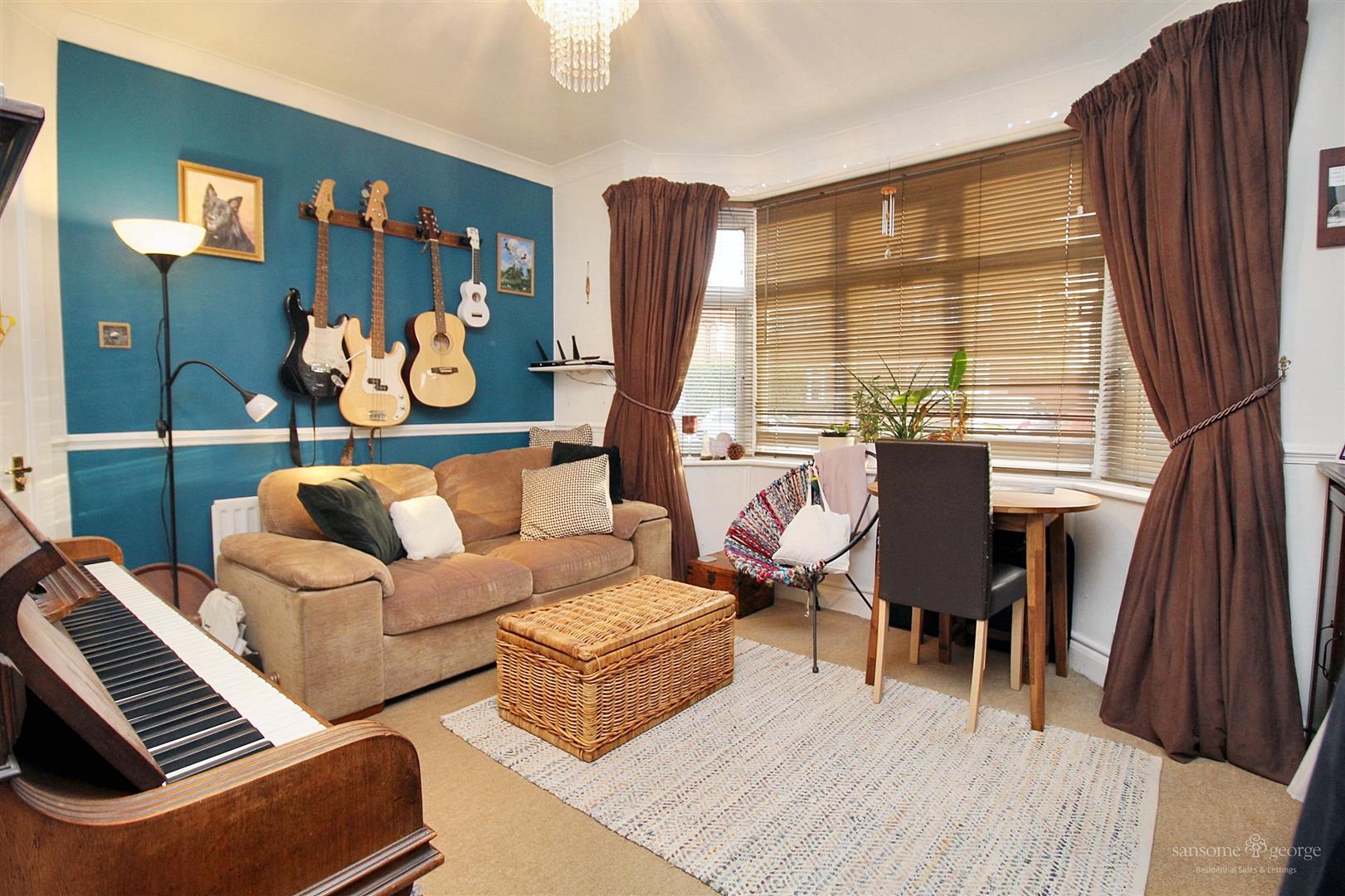 4 bed property in Drayton Road, Reading